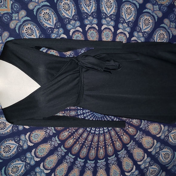 Dresses & Skirts - Vintagw Black long sleeve wrap dress size 6/8